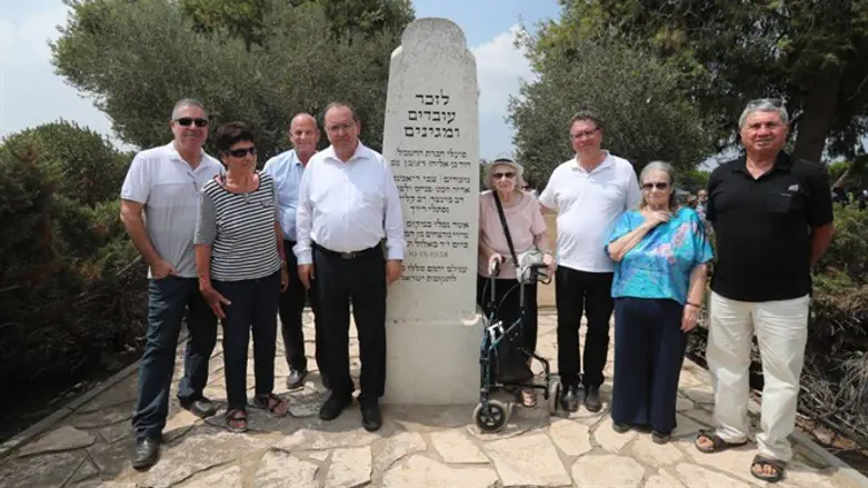 לזכר עובדים ומגינים