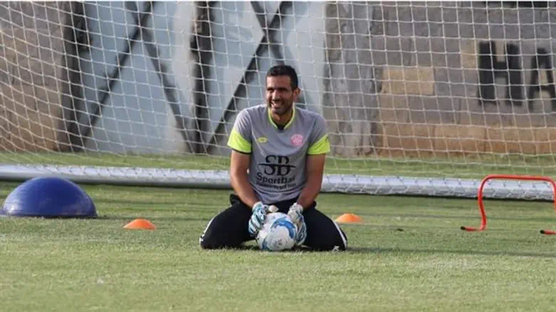 300 כדורגלנים ביקשו לעבור לשחק ביום חול. עמרי אלון