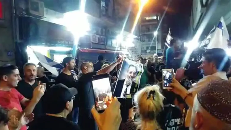Demonstrators burn photo of Aryeh Deri
