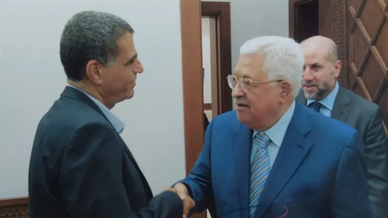 אבו מאזן ומוסי רז