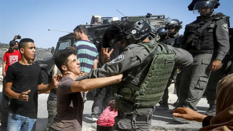 Arab rioters clash with police during demolition of illegal buildings in Walajeh