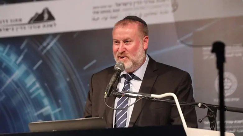 יבדוק? מנדלבליט