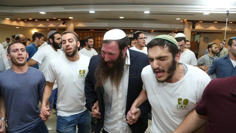 Tzalash organization with soldiers