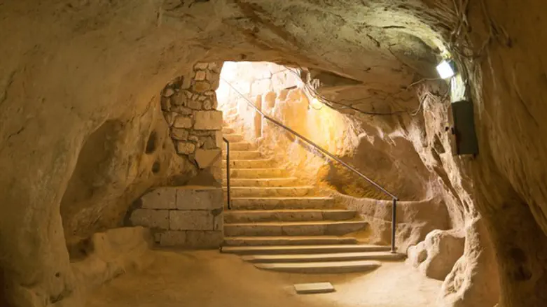 העיר התת קרקעית- הדרך היחידה לשרוד במדבר