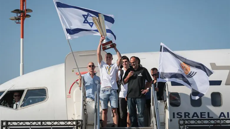 נבחרת העתודה נוחתת בישראל לאחר הזכייה