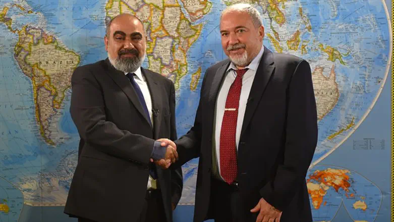 Iranian journalist at defense minister's office