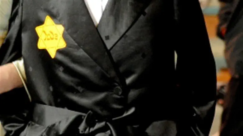 Yellow Star in Saturday night protests