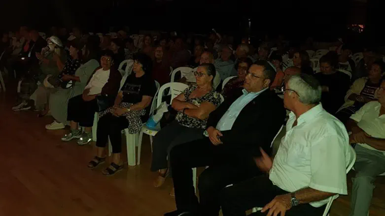 לשים את התושב במרכז