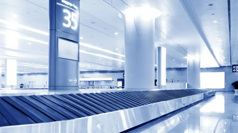 Empty luggage carousel