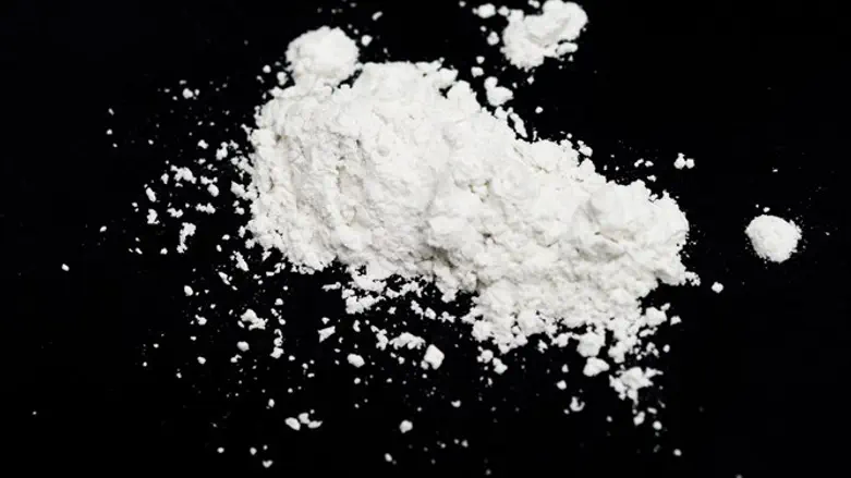 White powder (illustrative)