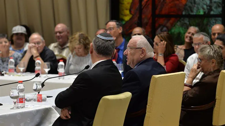 בית הנשיא, הערב