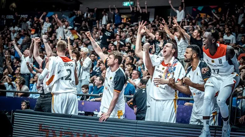 שחקני נבחרת גרמניה חוגגים