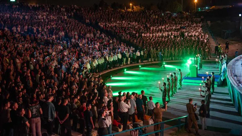 יד לשריון, הערב