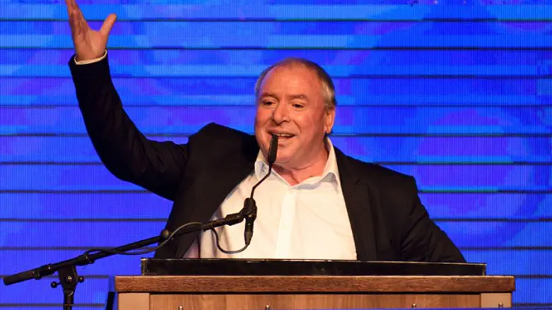 אין מנוס. דודי אמסלם