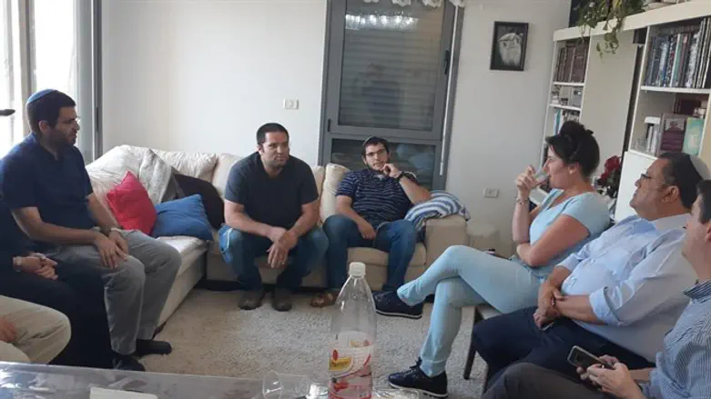 ליאון בבית אורות