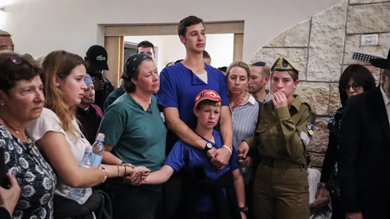 היה בקשר עם פעילי הסברה בכל העולם. הלוויתו של ארי פולד הי"ד