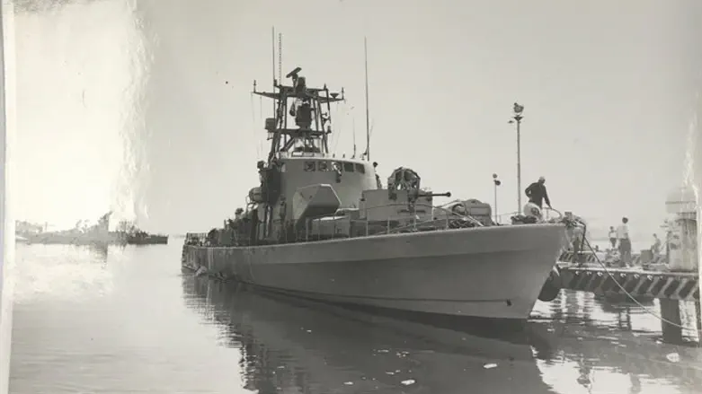 אח"י מזנק ביציאה לקרב דמיאט