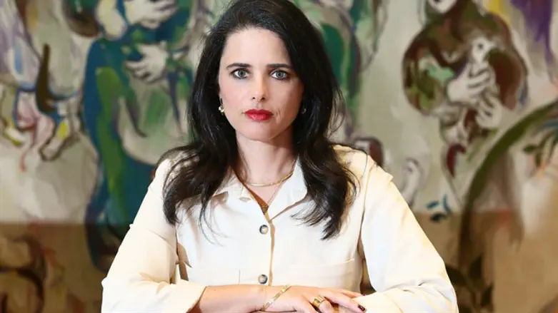 "כשאהוד ברק קורא לי פשיסטית, זו הסתה". איילת שקד