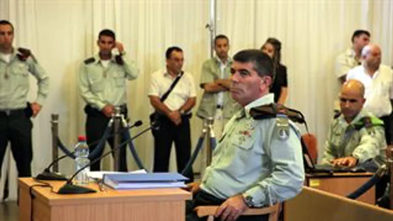 לוקח אחריות. אשכנזי