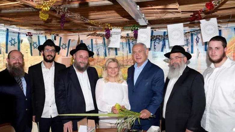 Chabad delegation visits Netanyahu sukkah