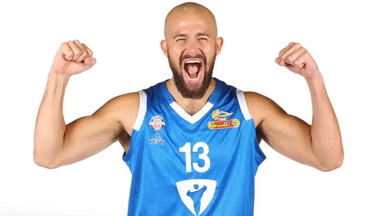 עמית ביר-כץ במדי בני הרצליה