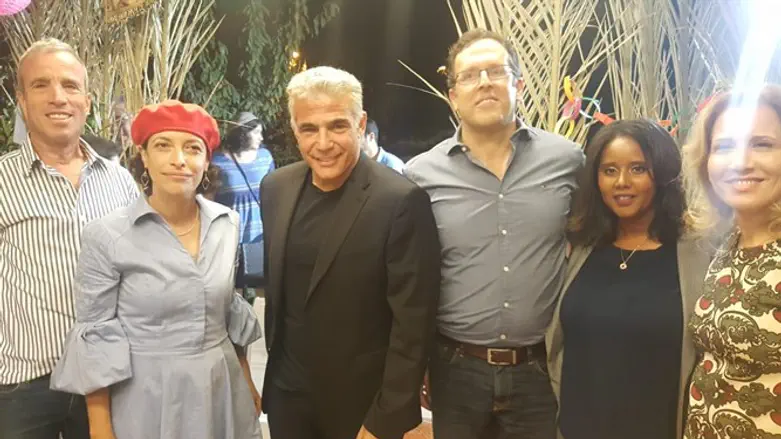 "מביאים קול אחר''