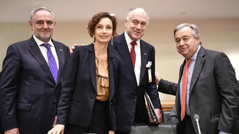 ראשי הקונגרס היהודי העולמי עם מזכ"ל האו"ם ומזכ"לית אונסק"ו