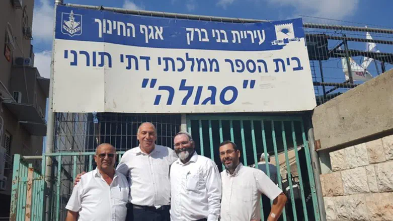 ח"כ יוגב בבית הספר