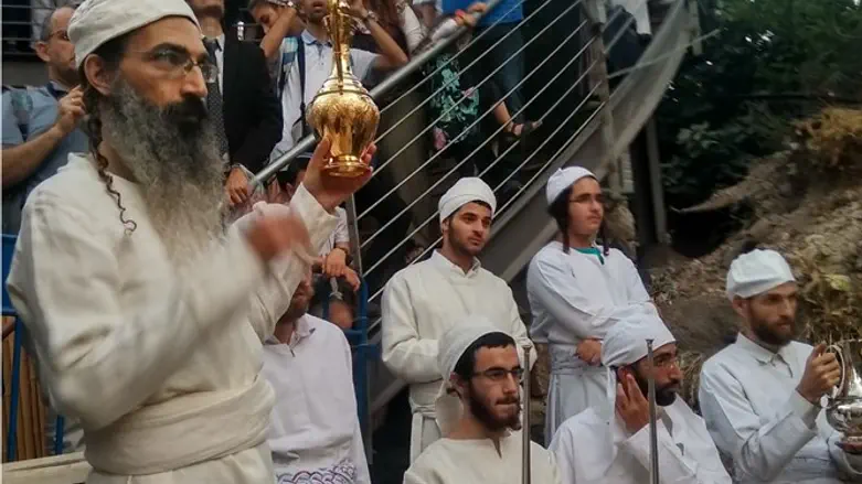 מתרגלים את ניסוך המים