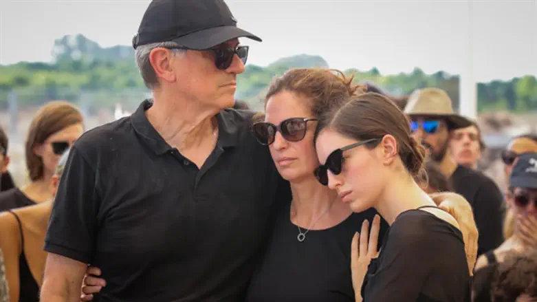 הלוויתו של ארי נשר