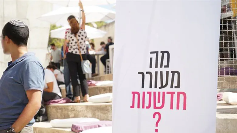 לשלב בין עולמות