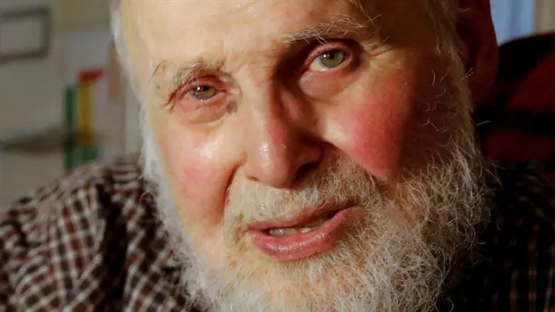 Arthur Ashkin, who won 2018 Physics Nobel Prize for inventing "optical tweezers"
