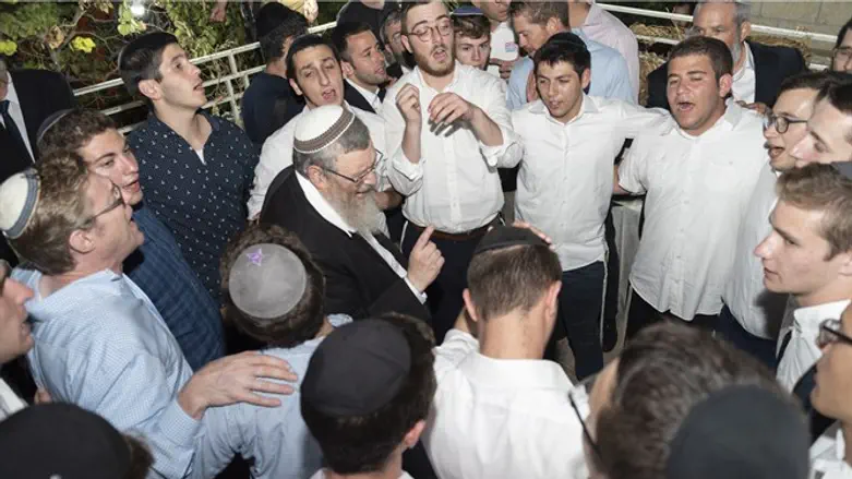 הרב ימר עם תלמידים