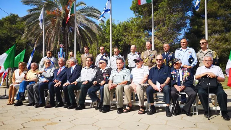 יוצאי הבריגדה עם ראשי חטיבה 7, בטקס