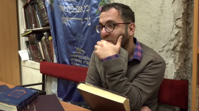 מתמקד בעיקר במרמור. 'אור חוזר'