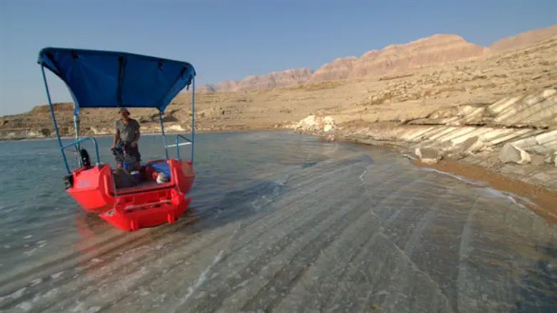 גם האיזור הזה זקוק ליחסי ציבור. סירת השיט בים המלח