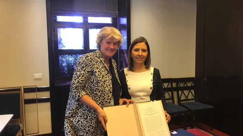 גמליאל עם השרה הגרמנית