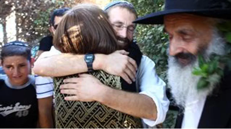 פרלמן בכניסה לביתו