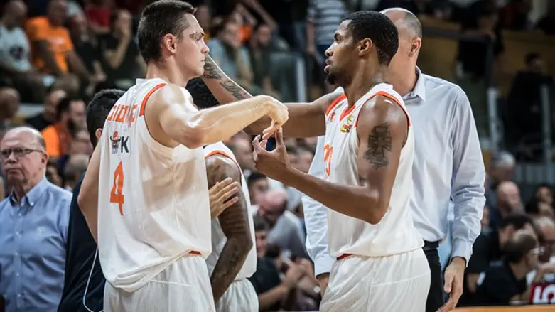 לונג וקולשוב חוגגים תואר ראשון