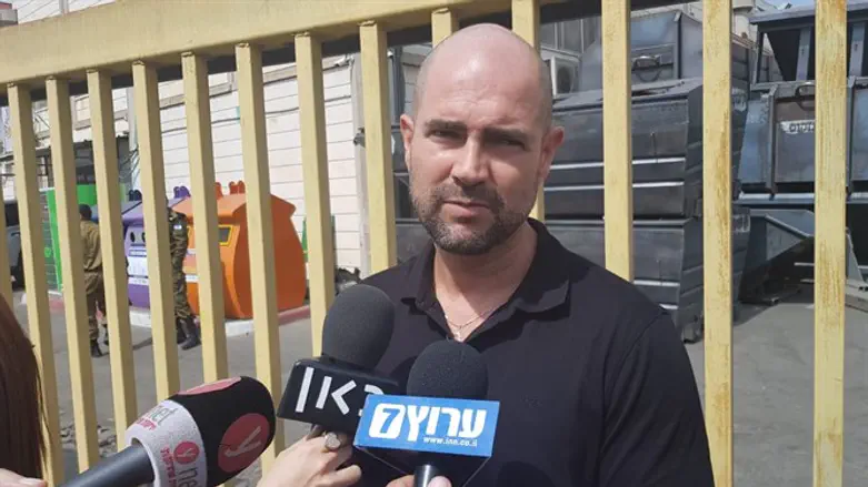 Амир Охана на месте теракта