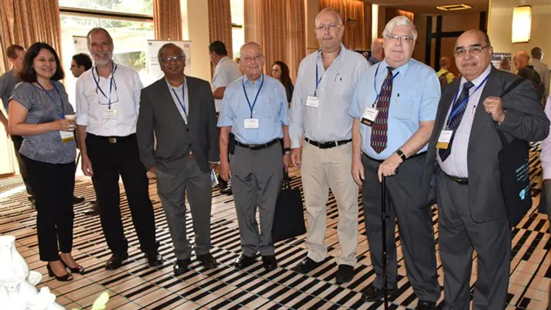 פרופ' רנרט ד"ר אבי גולדברג מנהל כרמל ומשתתפי הכנס הבינלאומי בחיפה