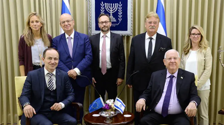 ריבלין עם חברי המשלחת האירופית