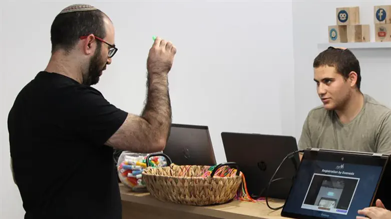 זיהוי פנים בכניסה לאירוע