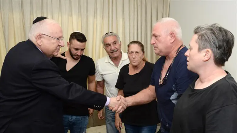 Rivlin visits bereaved family