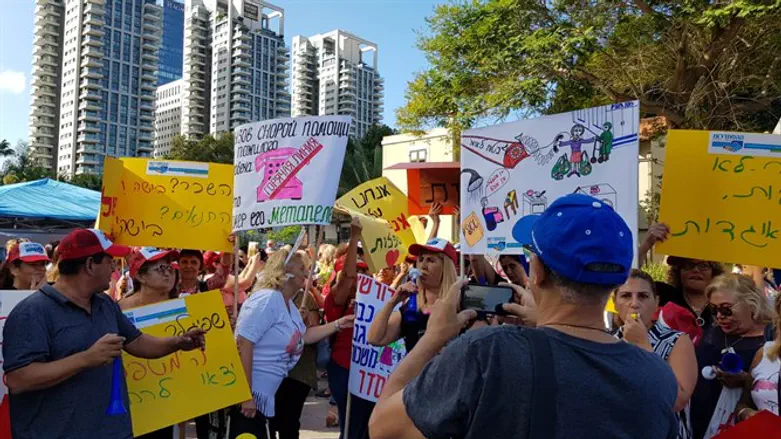 הפגנת מטפלות סיעודיות. ארכיון