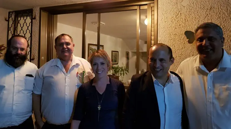 השר בנט ברחובות