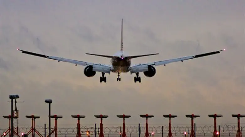 Airplane plane landing