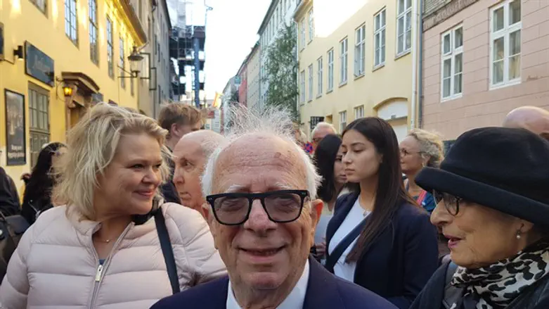 Bent Lewinsky waits to celebrate Danish Jewry's 1943 rescue outside the Great Synagogu.