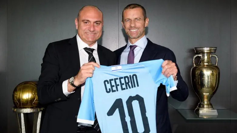 יו"ר ההתאחדות לכדורגל עם נשיא אופ"א