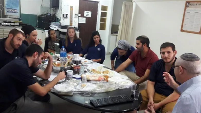 המפגש בין שוורץ לחברי התנועה